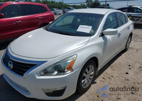 2015 Nissan Altima 2.5/S/Sv/Sl z USA, uszkodzony, nr VIN 1N4AL3AP9FC201952